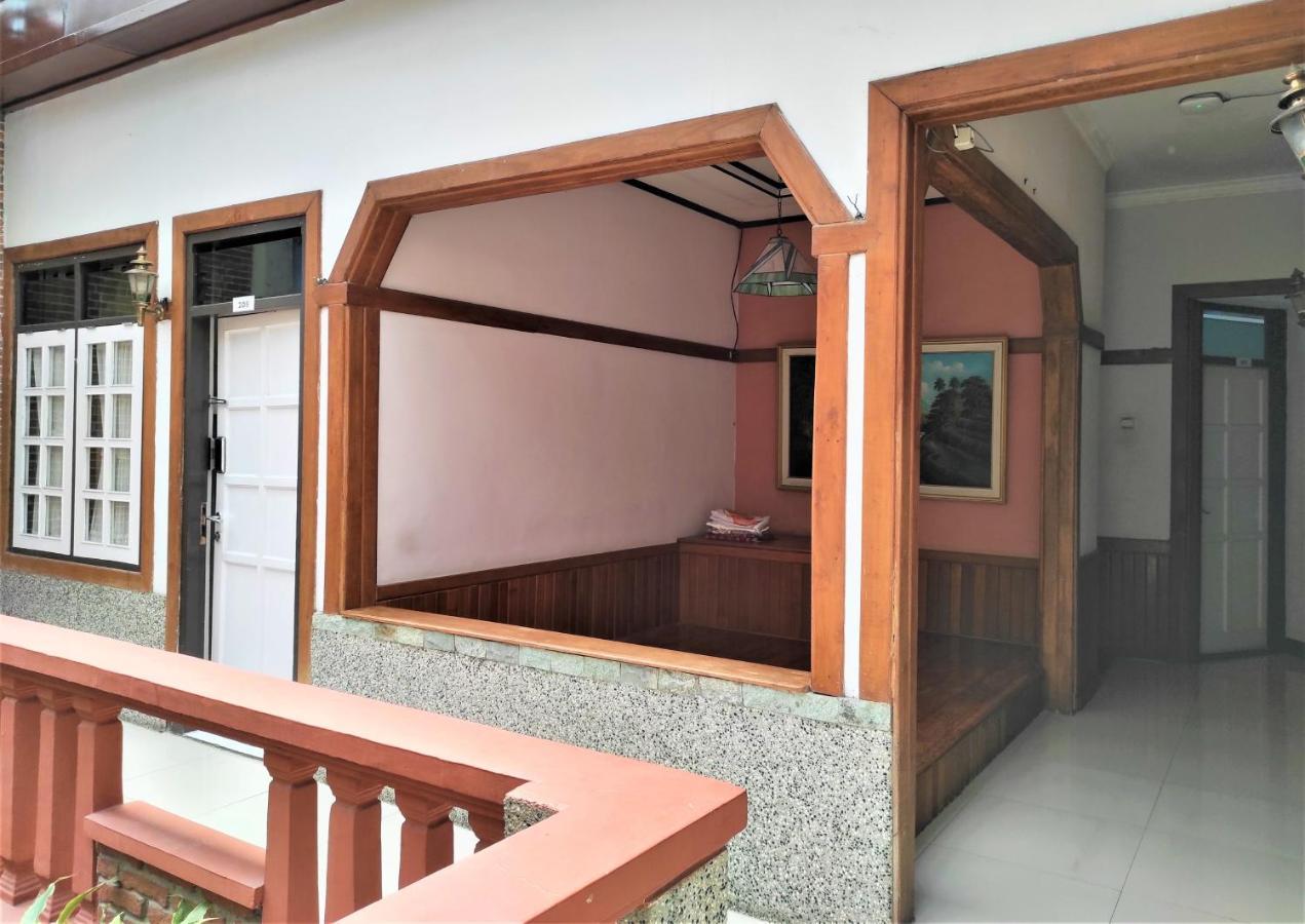 Arwiga Hotel Bandung Exterior photo