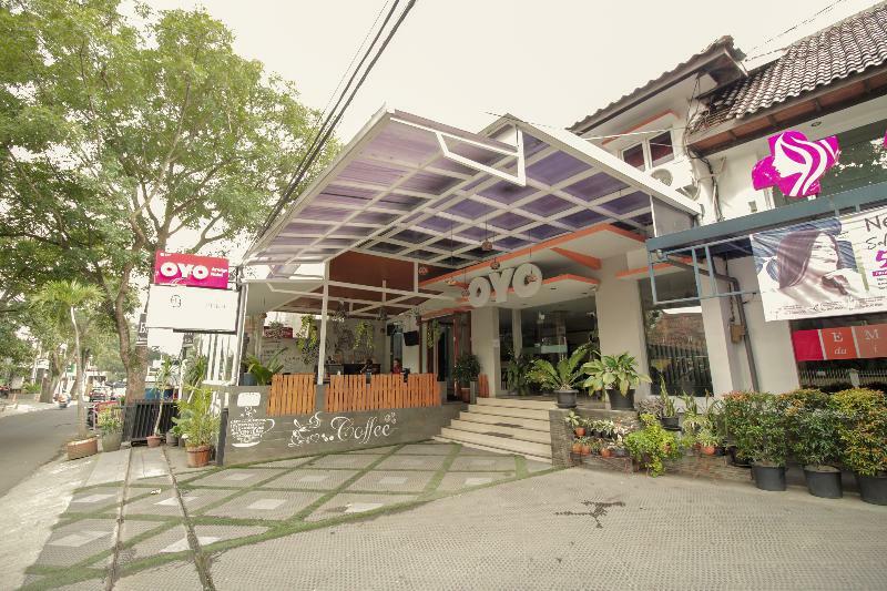 Arwiga Hotel Bandung Exterior photo